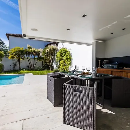 Marble Keyweek With Pool In