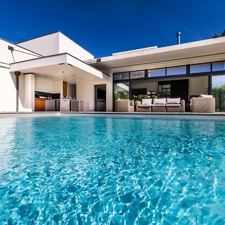 Marble Keyweek With Pool In فيلة