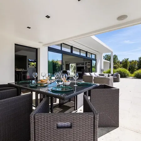Marble Keyweek With Pool In *